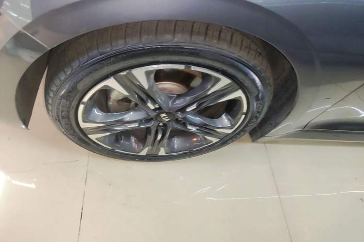 Used Kia K5 2020 270T CVVD Luxury Edition Left Front Wheel Hub