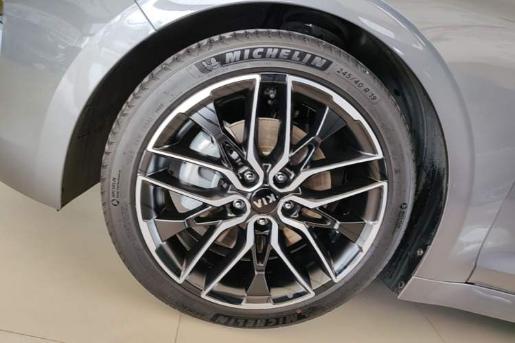 Used Kia K5 2020 380T GT-Line Premium Edition Left Front Wheel Hub