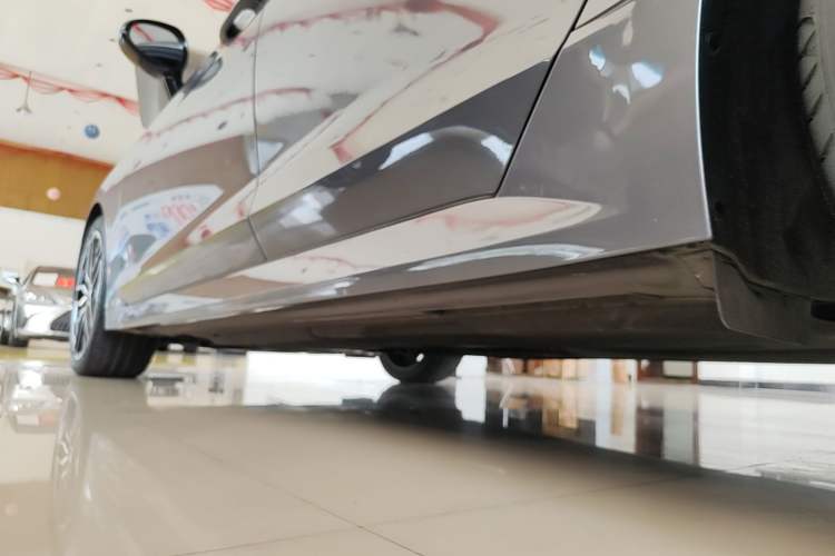 Used Kia K5 2020 380T GT-Line Premium Edition Left Side Sill