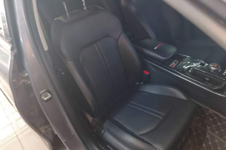 Used Kia K5 2020 270T CVVD Luxury Tech Edition Right Front Seat