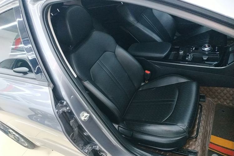Used Kia K5 2020 270T CVVD Luxury Edition Right Front Seat