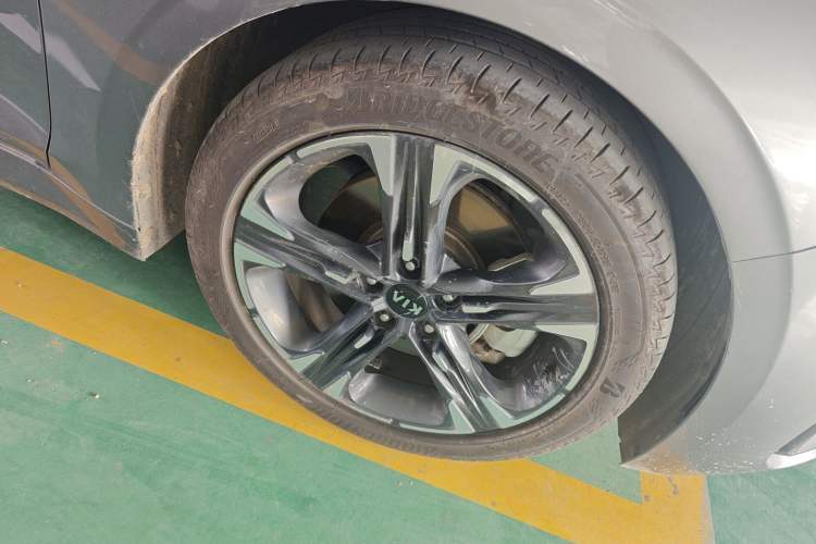 Used Kia K5 2020 380T GT-Line Premium Edition Right Front Wheel Hub