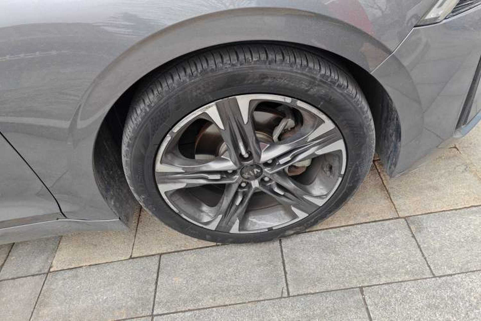 Used Kia K5 2020 270T CVVD Luxury Tech Edition Right Front Wheel Hub