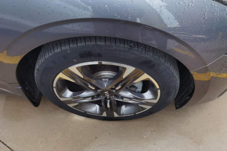 Used Kia K5 2020 270T CVVD Luxury Tech Edition Right Front Wheel Hub