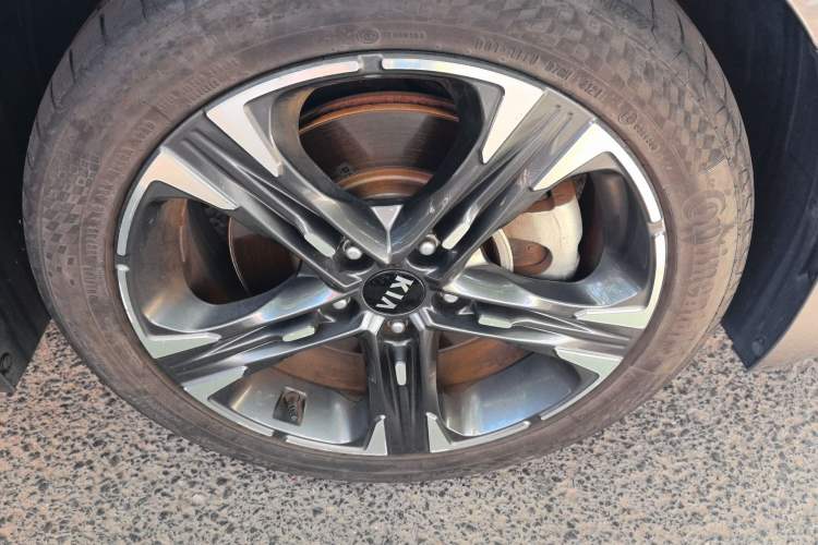 Used Kia K5 2020 380T GT-Line Prestige Tech Edition Right Front Wheel Hub