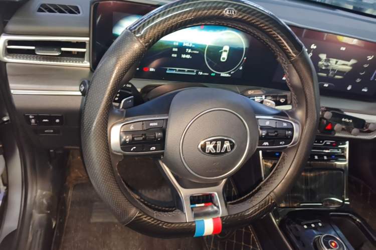 Used Kia K5 2020 270T CVVD Luxury Tech Edition Steering Wheel