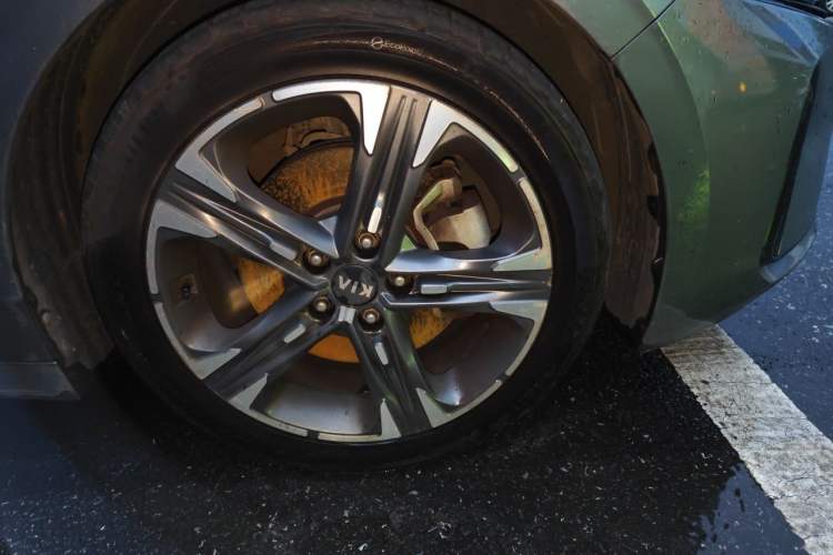 Used Kia K5 2020 380T GT-Line Prestige Tech Edition Right Front Wheel Hub