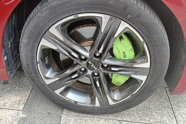 Used Kia K5 2020 380T GT-Line Premium Edition Right Front Wheel Hub