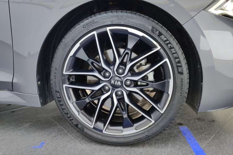 Used Kia K5 2020 380T GT-Line Prestige Tech Edition Left Front Wheel Hub
