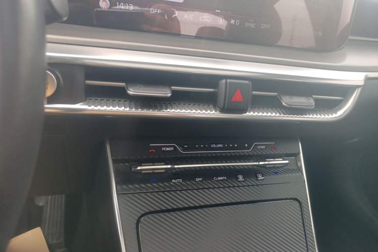 Used Kia K5 2020 270T CVVD Luxury Tech Edition Audio And AC Panel
