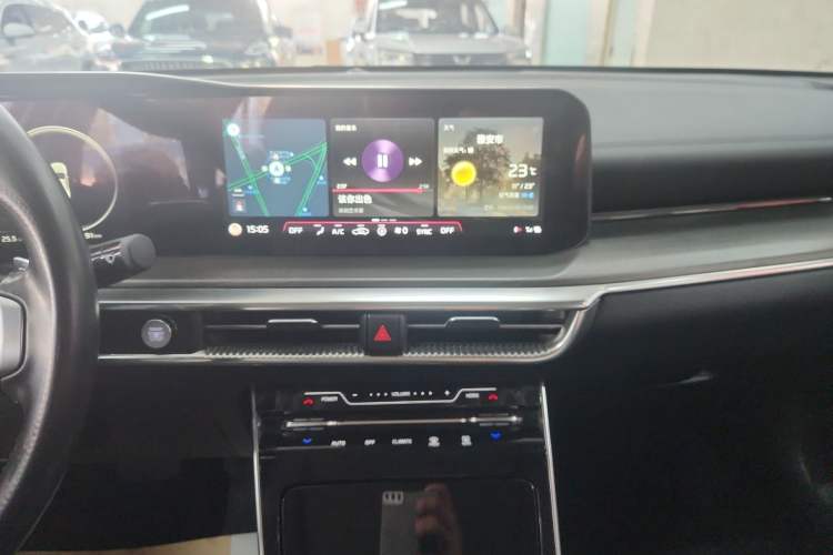 Used Kia K5 2020 270T CVVD Luxury Tech Edition Audio And AC Panel