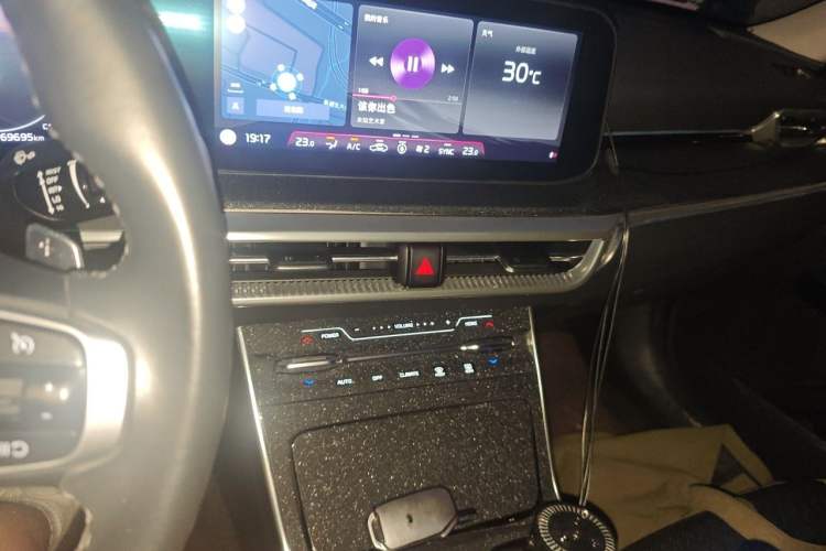 Used Kia K5 2020 270T CVVD Luxury Tech Edition Audio And AC Panel