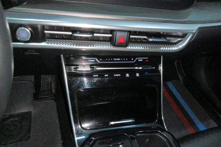 Used Kia K5 2020 270T CVVD Luxury Edition Audio And AC Panel