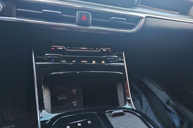 Used Kia K5 2020 270T CVVD Luxury Tech Edition Audio And AC Panel