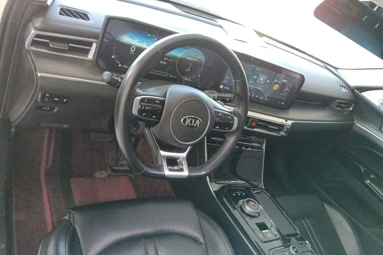 Used Kia K5 2020 270T CVVD Luxury Tech Edition Center Console
