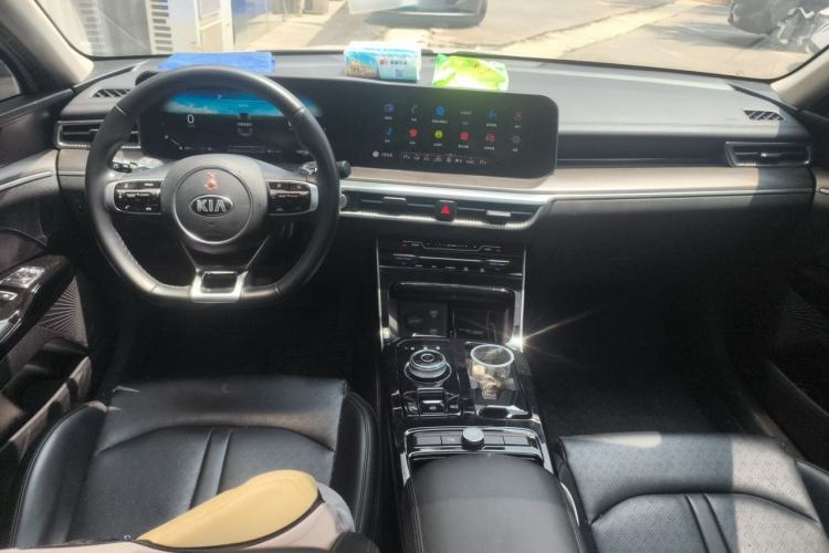 Used Kia K5 2020 270T CVVD Luxury Tech Edition Center Console