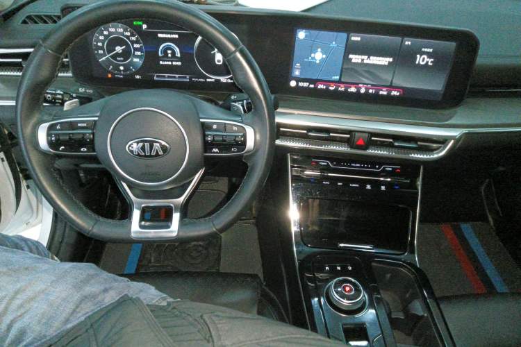 Used Kia K5 2020 270T CVVD Luxury Edition Center Console