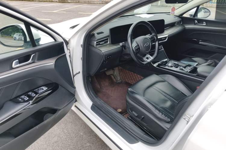 Used Kia K5 2020 270T CVVD Luxury Tech Edition Driver Seat