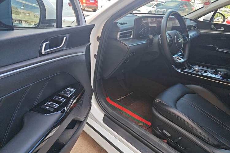 Used Kia K5 2020 270T CVVD Luxury Tech Edition Driver Seat