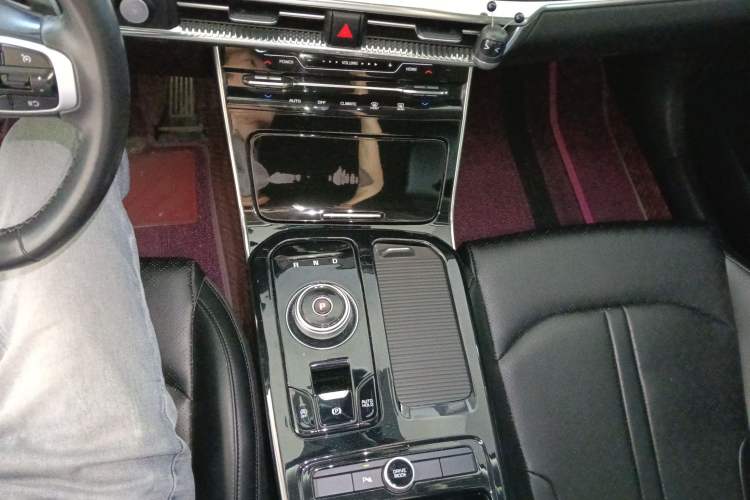 Used Kia K5 2020 270T CVVD Luxury Tech Edition Gear Lever