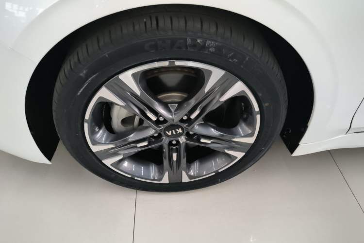 Used Kia K5 2020 380T GT-Line Prestige Tech Edition Left Front Wheel Hub