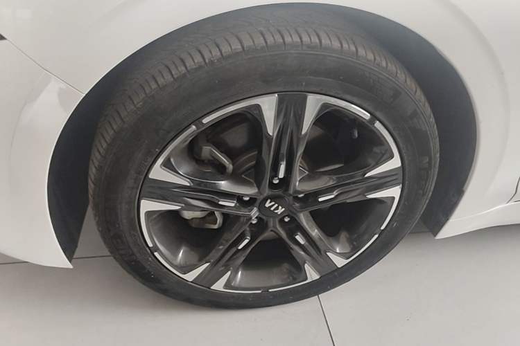 Used Kia K5 2020 380T GT-Line Prestige Tech Edition Left Front Wheel Hub