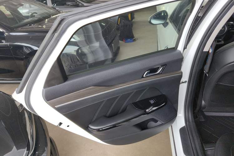 Used Kia K5 2020 270T CVVD Luxury Tech Edition Left Rear Door Interior