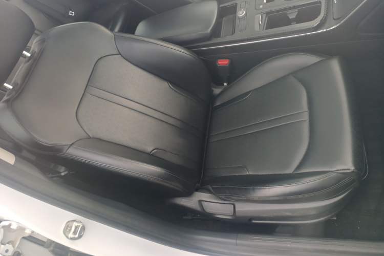 Used Kia K5 2020 270T CVVD Luxury Tech Edition Right Front Seat