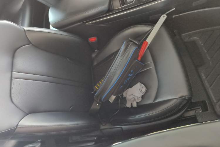 Used Kia K5 2020 270T CVVD Luxury Tech Edition Right Front Seat