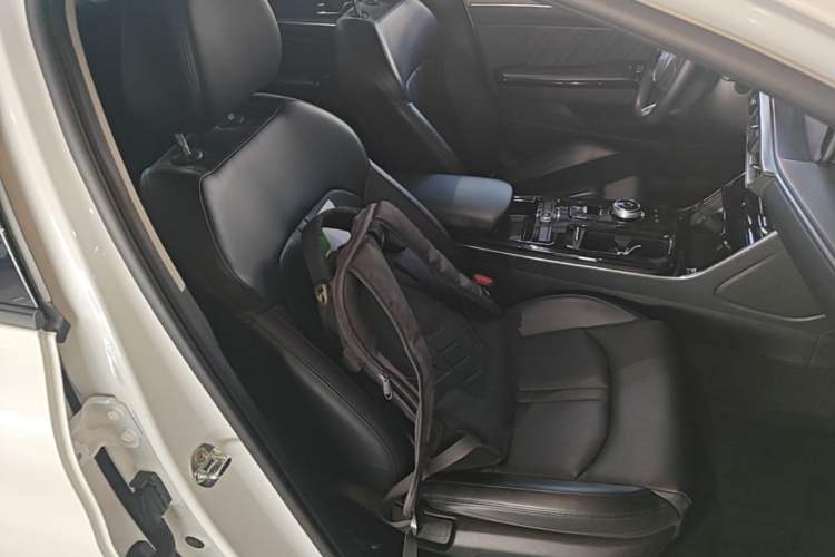 Used Kia K5 2020 270T CVVD Luxury Edition Right Front Seat