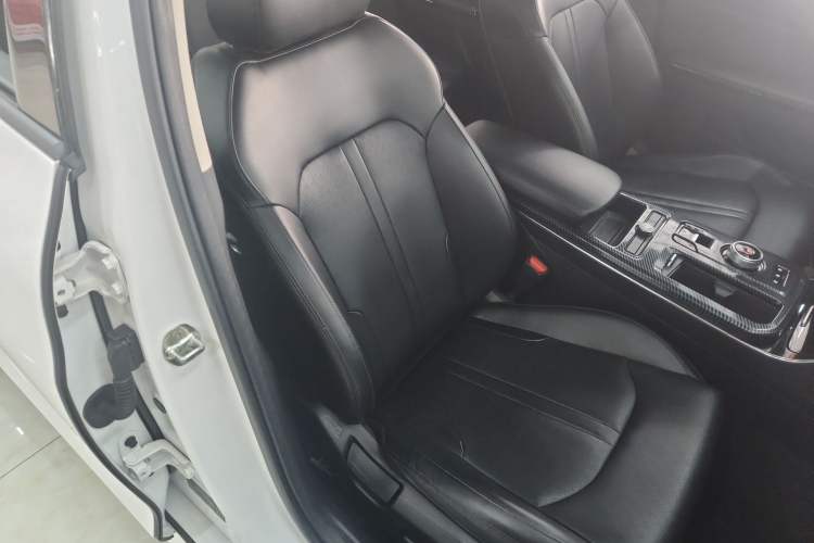 Used Kia K5 2020 270T CVVD Luxury Tech Edition Right Front Seat