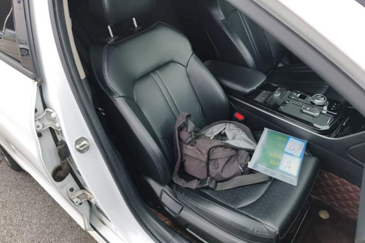 Used Kia K5 2020 270T CVVD Luxury Tech Edition Right Front Seat