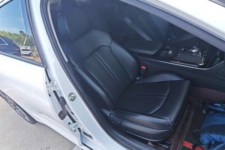 Used Kia K5 2020 270T CVVD Luxury Tech Edition Right Front Seat