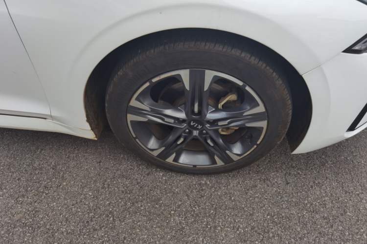 Used Kia K5 2020 270T CVVD Luxury Tech Edition Right Front Wheel Hub