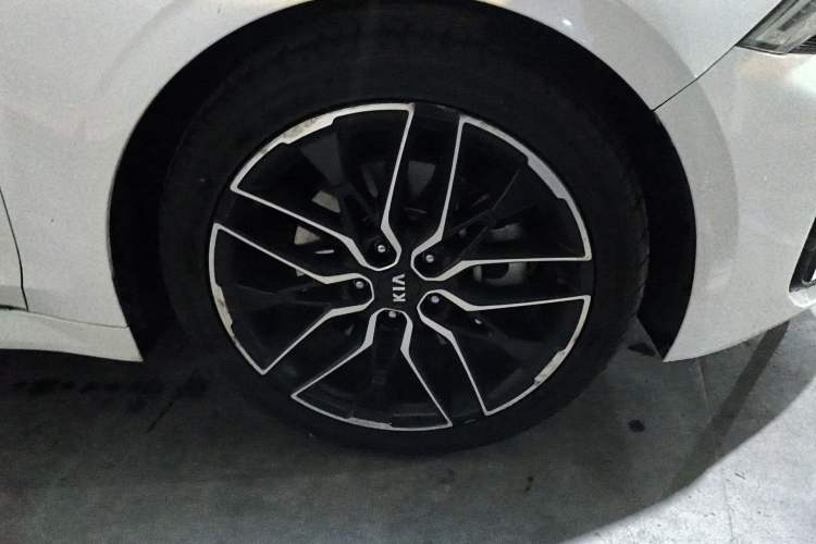 Used Kia K5 2020 380T GT-Line Prestige Tech Edition Right Front Wheel Hub