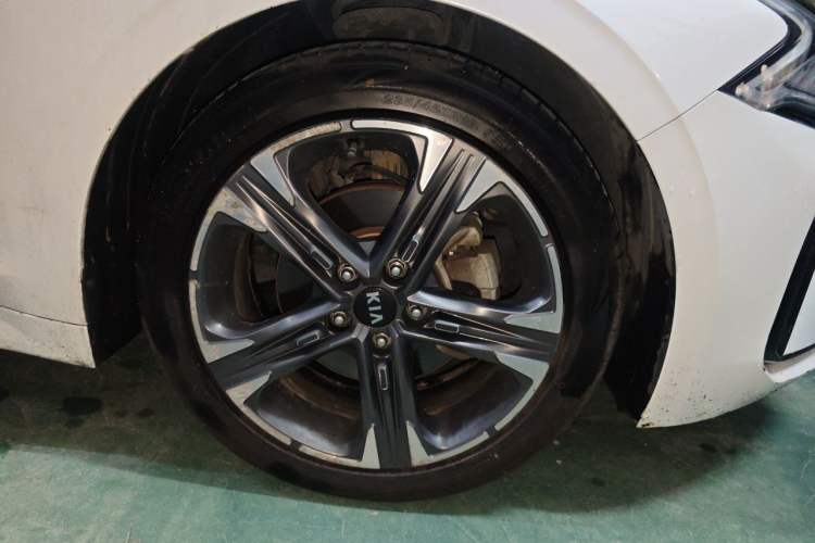 Used Kia K5 2020 270T CVVD Luxury Edition Right Front Wheel Hub