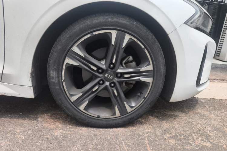 Used Kia K5 2020 270T CVVD Luxury Tech Edition Right Front Wheel Hub