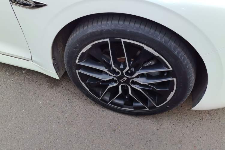 Used Kia K5 2020 380T GT-Line Prestige Tech Edition Right Front Wheel Hub