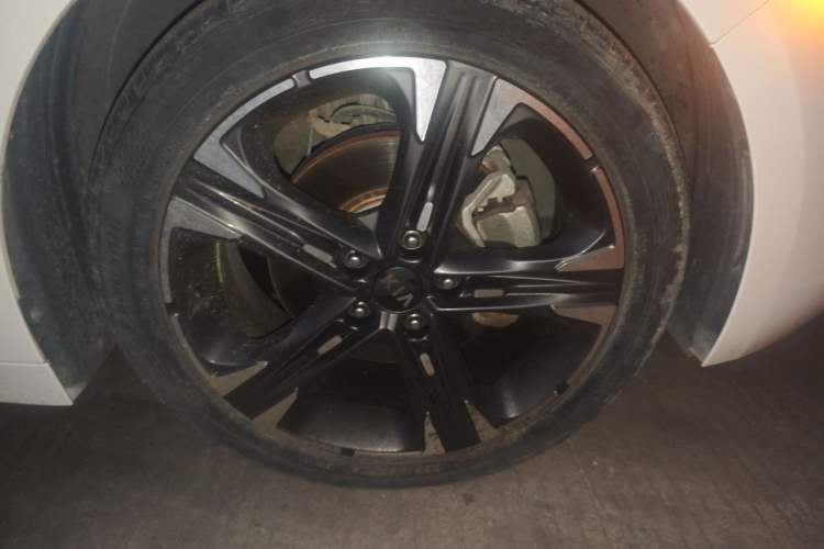 Used Kia K5 2020 270T CVVD Luxury Tech Edition Right Front Wheel Hub