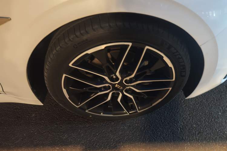 Used Kia K5 2020 380T GT-Line Premium Edition Right Front Wheel Hub