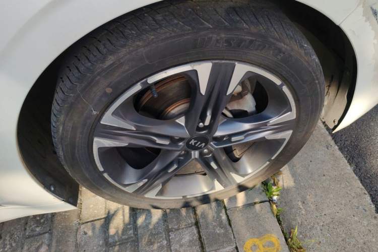 Used Kia K5 2020 270T CVVD Luxury Tech Edition Right Front Wheel Hub
