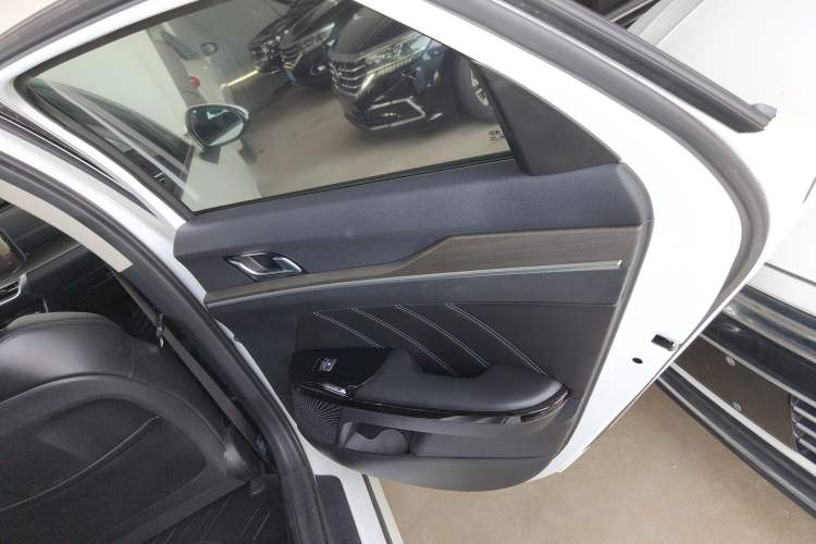 Used Kia K5 2020 270T CVVD Luxury Tech Edition Right Rear Door Interior