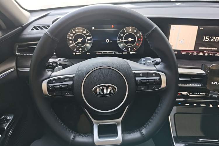 Used Kia K5 2020 270T CVVD Luxury Tech Edition Steering Wheel