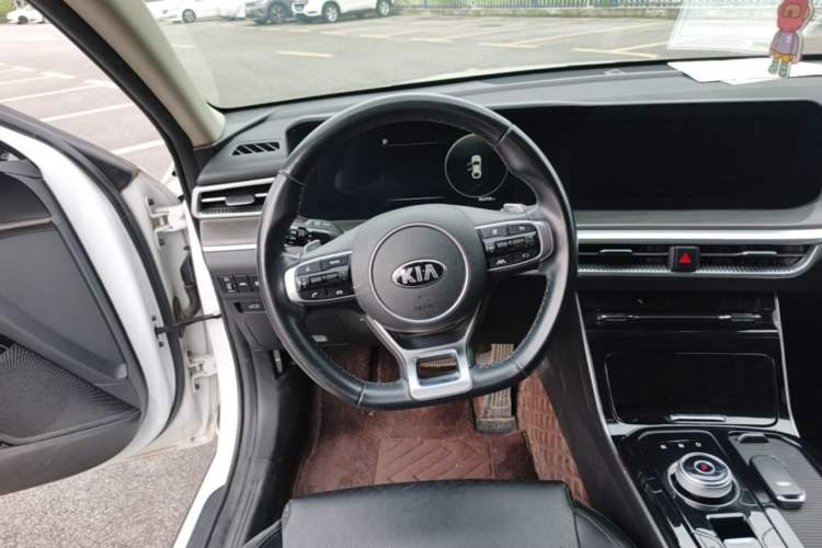 Used Kia K5 2020 270T CVVD Luxury Tech Edition Steering Wheel