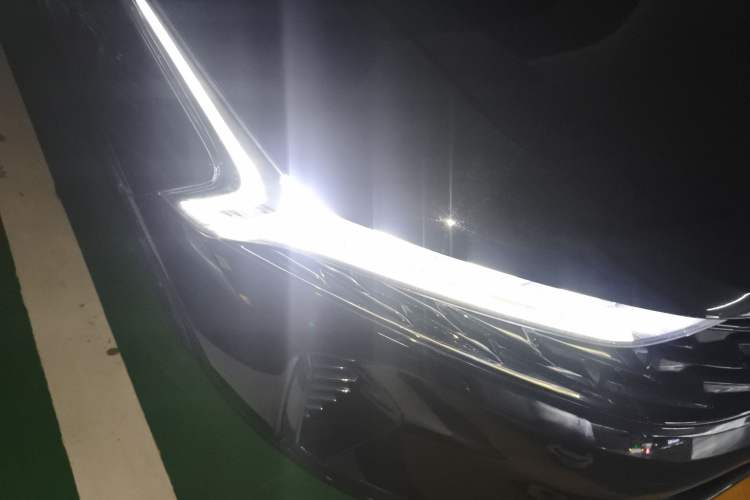 Used Kia K5 2021 270T CVVD Refreshed Edition Right Front Headlight