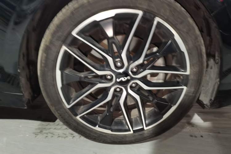 Used Kia K5 2021 380T GT-Line Flagship Edition Right Front Wheel Hub