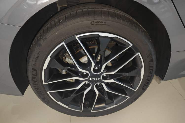 Used Kia K5 2021 380T GT-Line Refreshed Edition Right Rear Wheel Hub