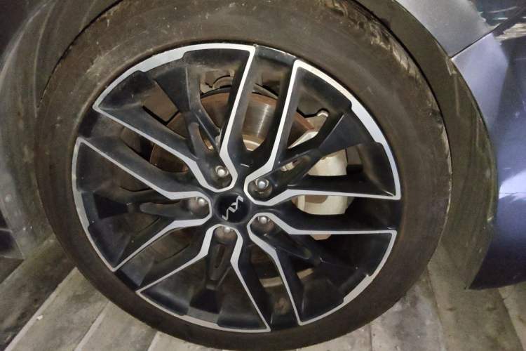 Used Kia K5 2021 380T GT-Line Refreshed Edition Right Front Wheel Hub