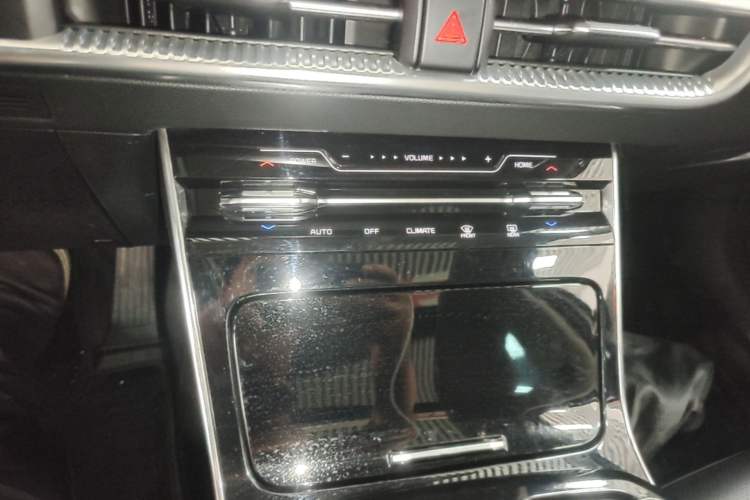 Used Kia K5 2021 270T CVVD Refreshed Edition Audio And AC Panel