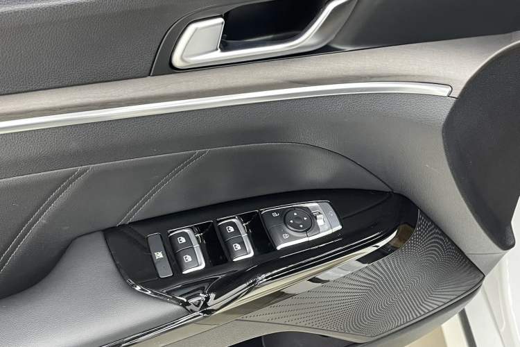 Used Kia K5 2021 270T CVVD Refreshed Edition Interior 15